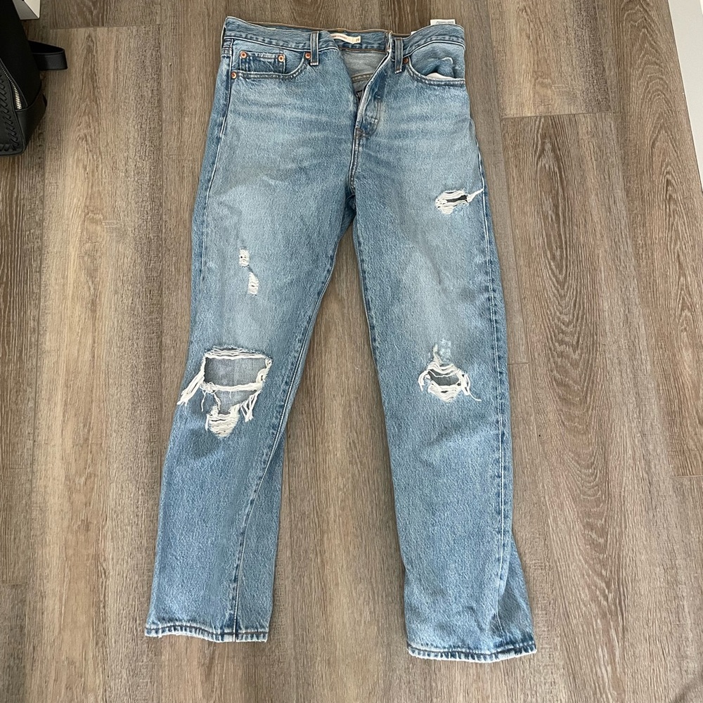 Levi’s wedgie jeans size 28, like new!